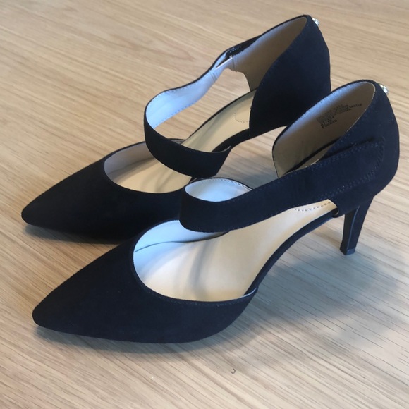 Liz Claiborne Shoes - Liz Claiborne black suede feel heels!